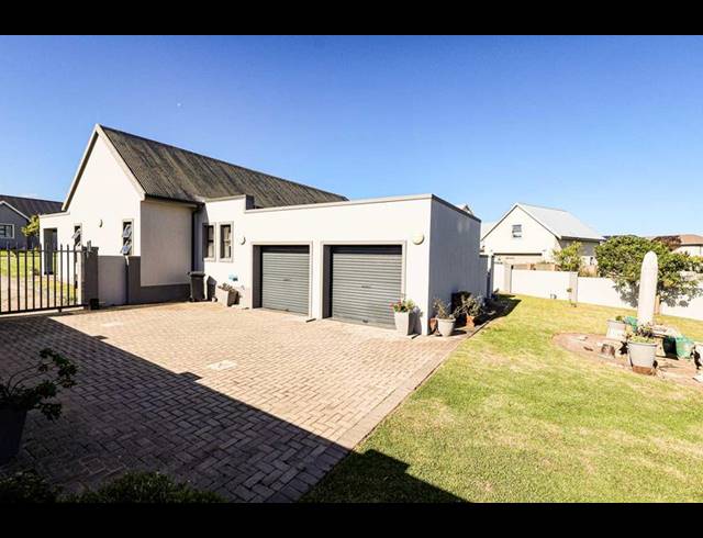3 BEDROOM HOUSE FOR SALE IN BLUE MOUNTAIN VILLAGE